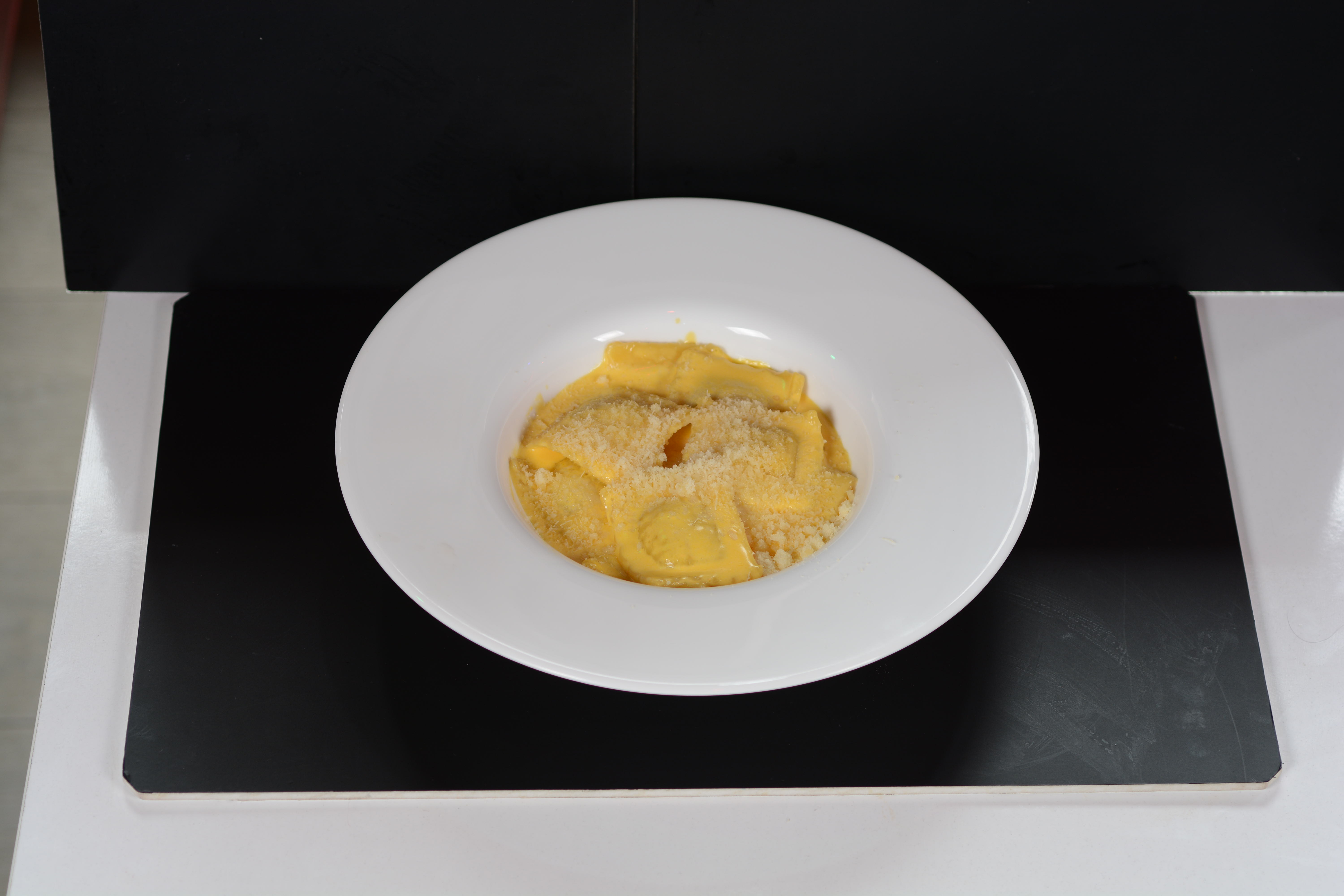 Равиоли с манатарки и пармезан