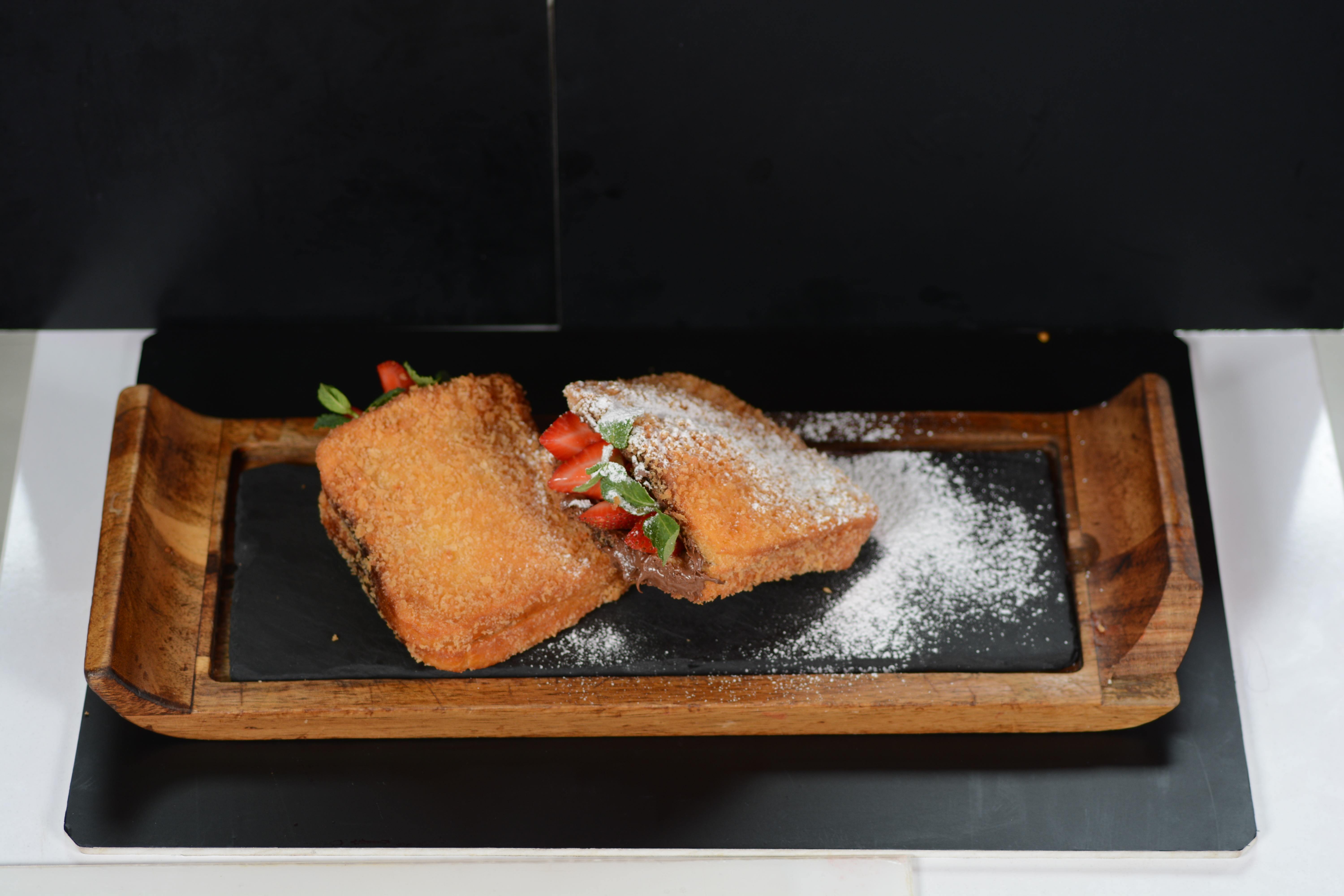 Пълнени пържени филийки с шоколад Нутела