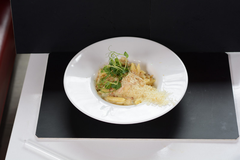 Пене четири сирена